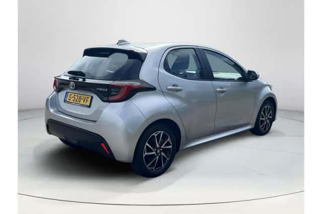 Toyota Yaris (2023) thumbnail 5