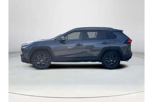 Toyota RAV4 (2023) thumbnail 2