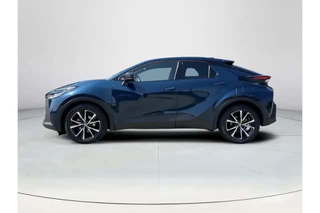 Toyota C-HR (2025) thumbnail 2