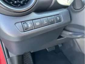Toyota C-HR (2024) thumbnail 17
