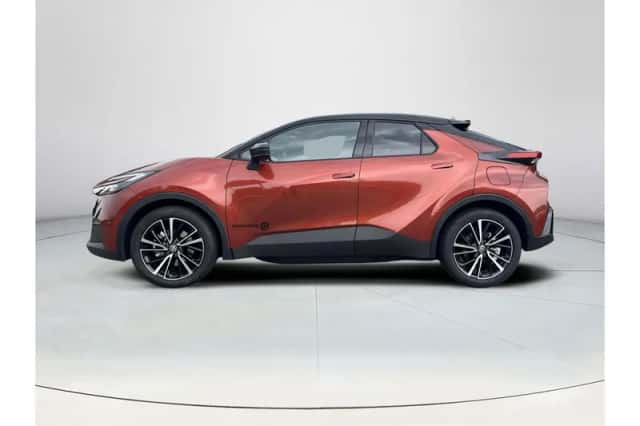 Toyota C-HR (2026) thumbnail 2