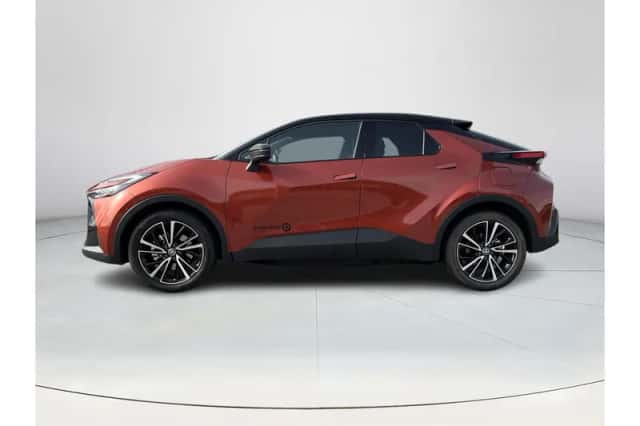 Toyota C-HR (2026) thumbnail 2