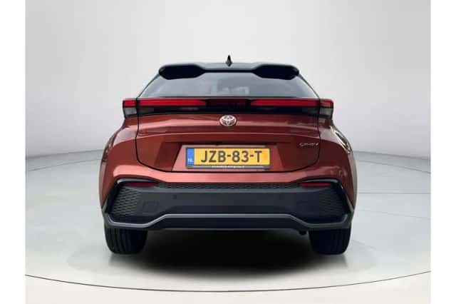 Toyota C-HR (2026) thumbnail 4