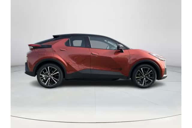 Toyota C-HR (2026) thumbnail 6