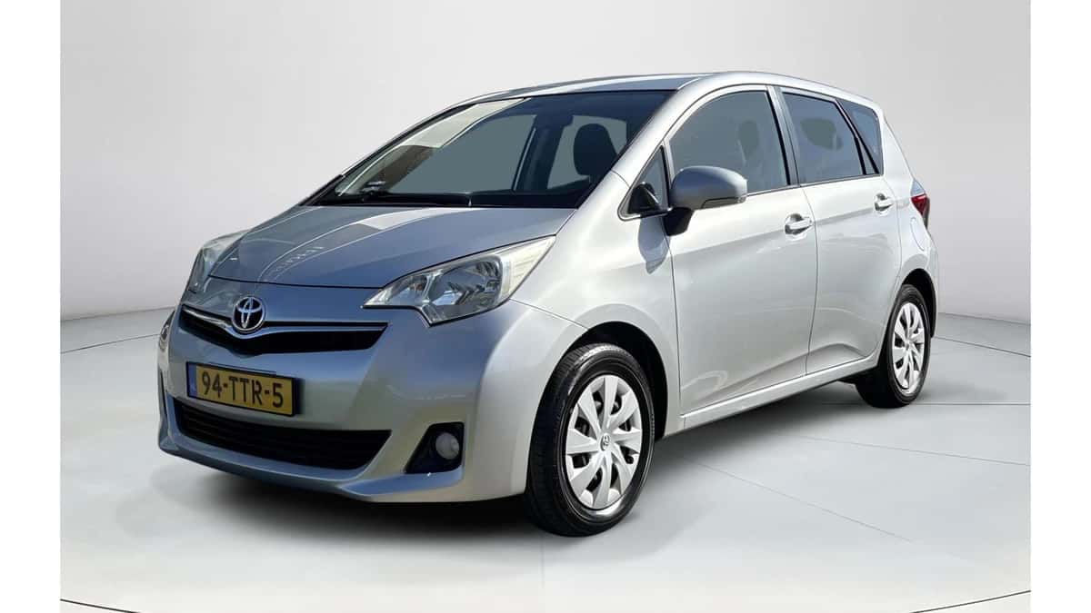 Toyota Verso-S (2012) — foto 1