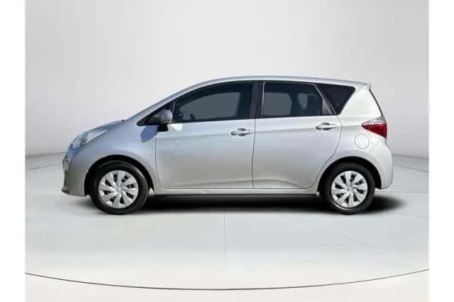 Toyota Verso-S (2012) thumbnail 2