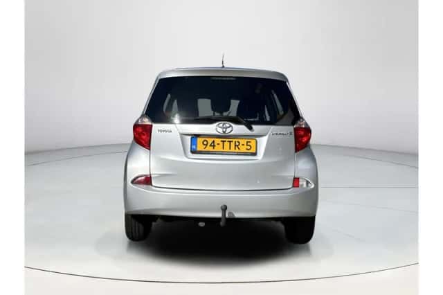 Toyota Verso-S (2012) thumbnail 4