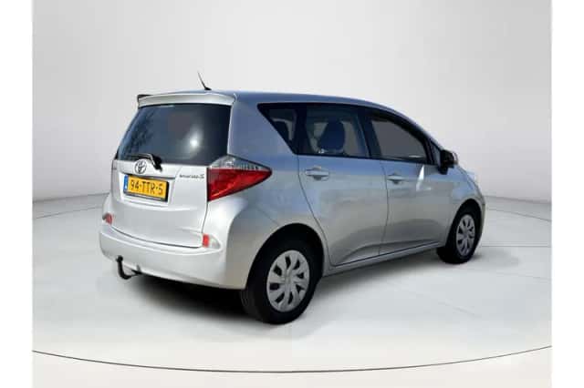 Toyota Verso-S (2012) thumbnail 5