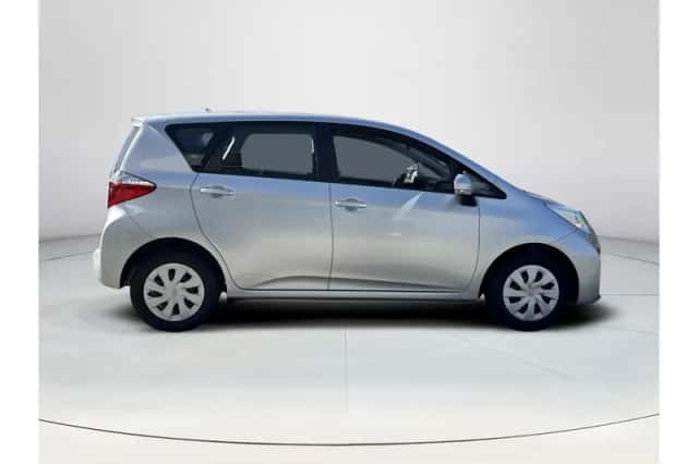 Toyota Verso-S (2012) thumbnail 6