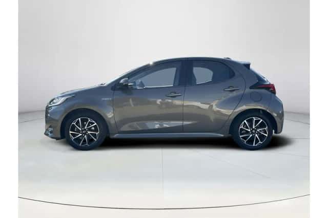 Toyota Yaris (2021) thumbnail 2