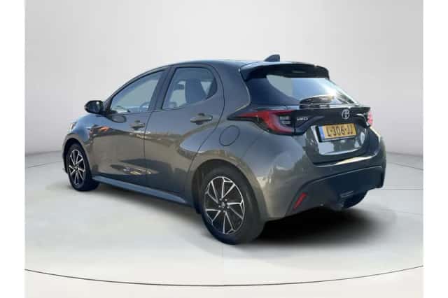 Toyota Yaris (2021) thumbnail 3