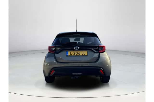 Toyota Yaris (2021) thumbnail 4