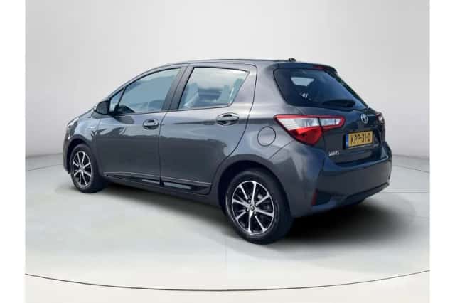 Toyota Yaris (2018) thumbnail 3