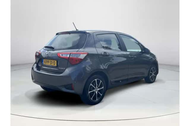 Toyota Yaris (2018) thumbnail 5