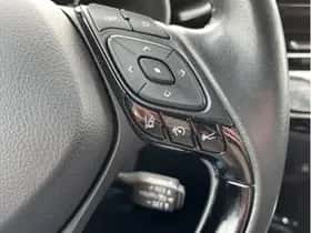 Toyota C-HR (2023) thumbnail 17