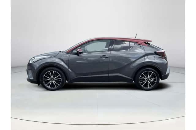 Toyota C-HR (2018) thumbnail 2