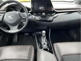 Toyota C-HR (2018) thumbnail 12