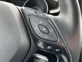 Toyota C-HR (2018) thumbnail 19