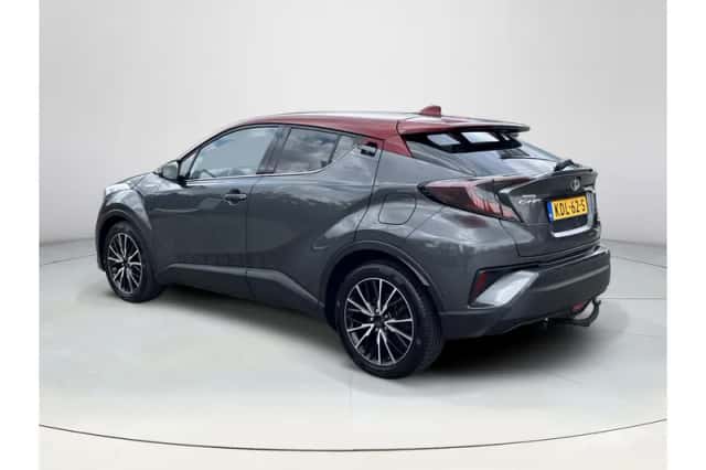 Toyota C-HR (2018) thumbnail 3