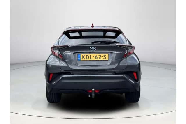 Toyota C-HR (2018) thumbnail 4