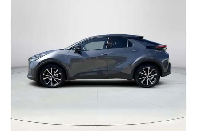 Toyota C-HR (2024) thumbnail 2