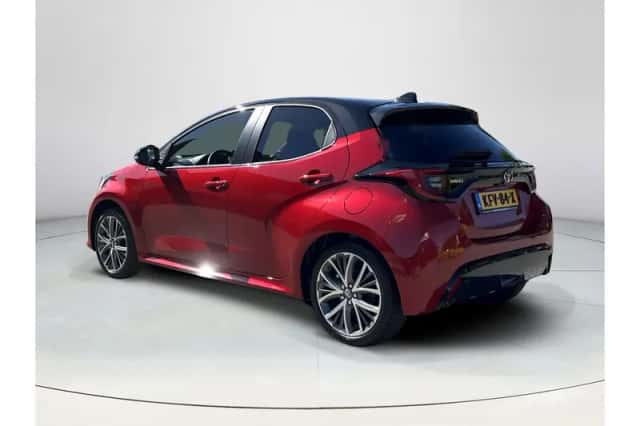 Toyota Yaris (2024) thumbnail 3