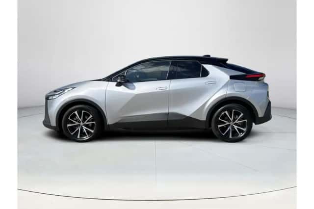 Toyota C-HR (2025) thumbnail 2