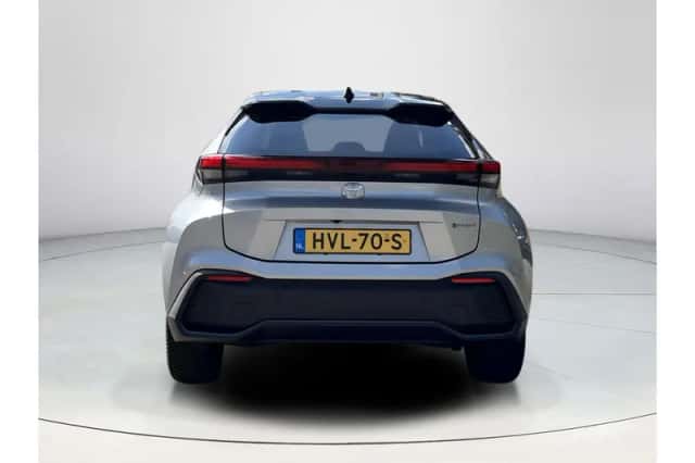 Toyota C-HR (2025) thumbnail 4