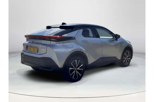 Toyota C-HR (2025) thumbnail 5