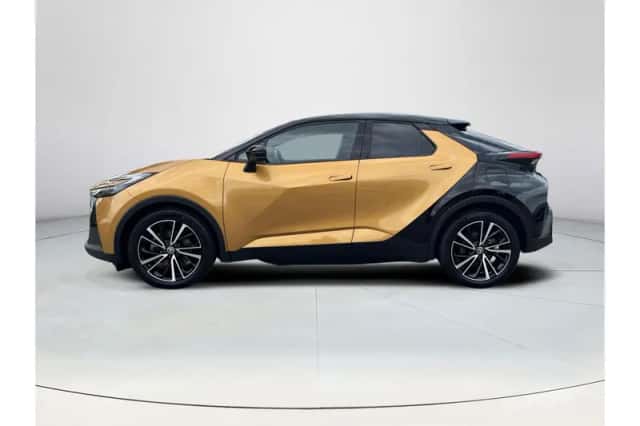 Toyota C-HR (2024) thumbnail 2