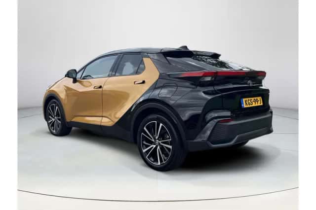 Toyota C-HR (2024) thumbnail 3