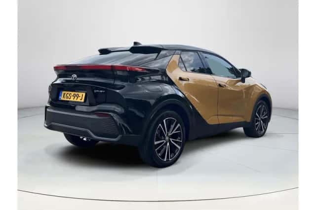 Toyota C-HR (2024) thumbnail 5