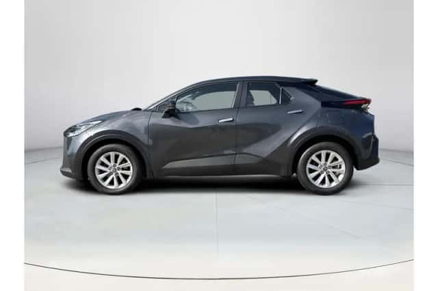 Toyota C-HR (2025) thumbnail 2