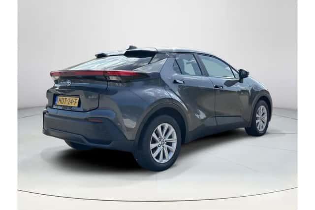 Toyota C-HR (2025) thumbnail 5