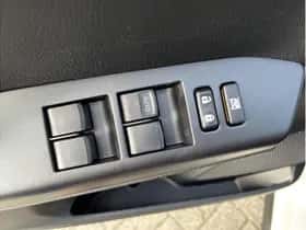 Toyota RAV4 (2016) thumbnail 12