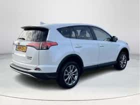 Toyota RAV4 (2016) thumbnail 5