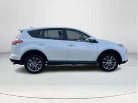 Toyota RAV4 (2016) thumbnail 6