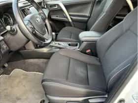 Toyota RAV4 (2016) thumbnail 10