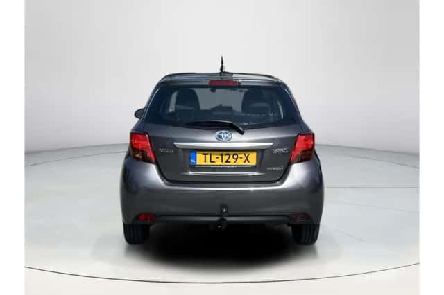 Toyota Yaris (2017) thumbnail 4