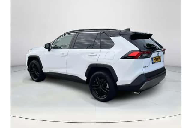 Toyota RAV4 (2022) thumbnail 3