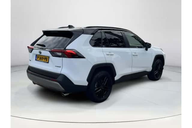 Toyota RAV4 (2022) thumbnail 5