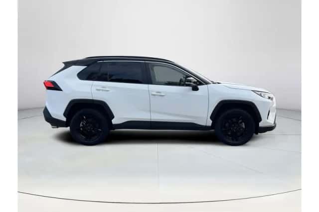 Toyota RAV4 (2022) thumbnail 6
