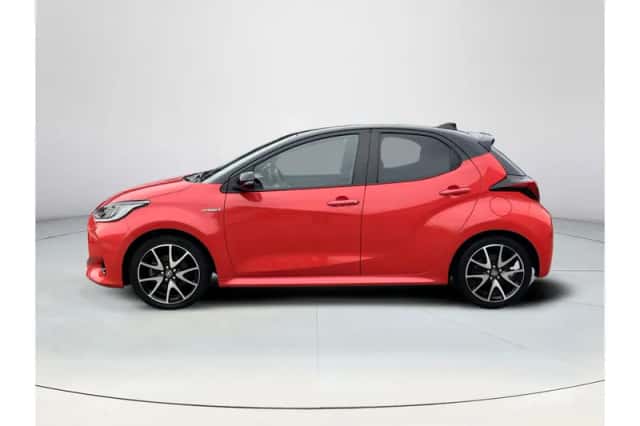 Toyota Yaris (2021) thumbnail 2