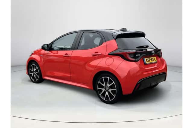 Toyota Yaris (2021) thumbnail 3