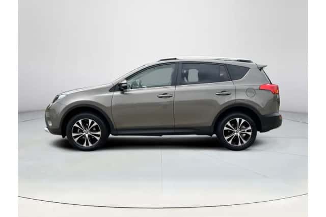 Toyota RAV4 (2015) thumbnail 2