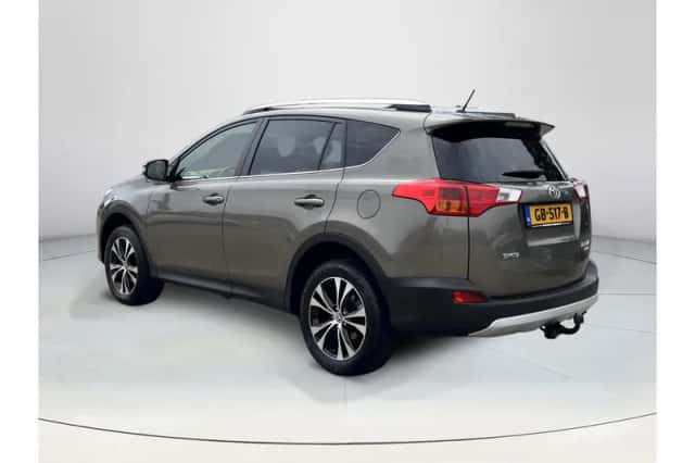 Toyota RAV4 (2015) thumbnail 3