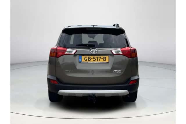 Toyota RAV4 (2015) thumbnail 4