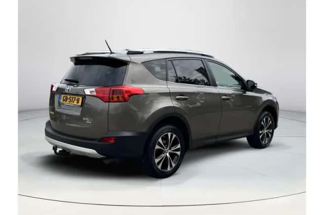 Toyota RAV4 (2015) thumbnail 5