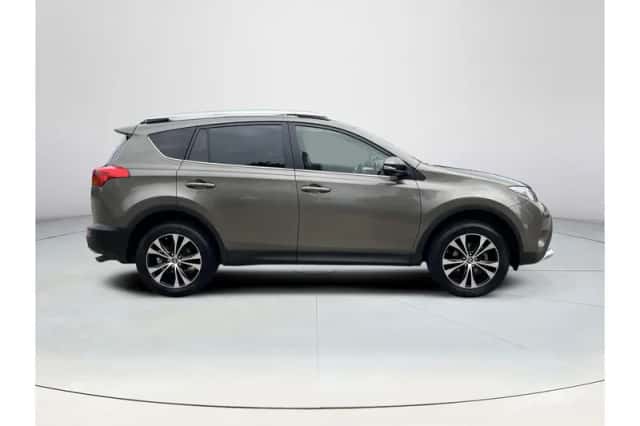 Toyota RAV4 (2015) thumbnail 6