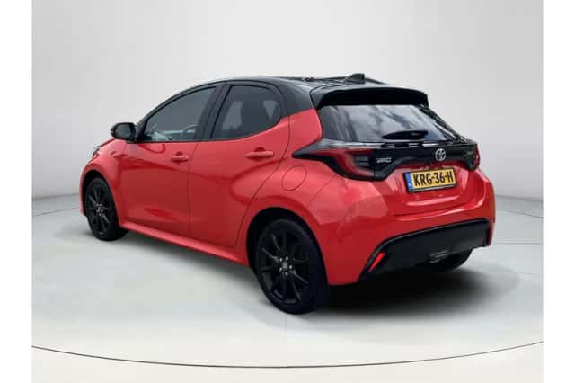 Toyota Yaris (2022) thumbnail 3